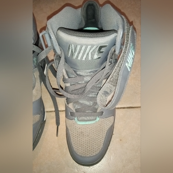 "NIKE". 599-410 SIZE 8-1/2 - Picture 9 of 14